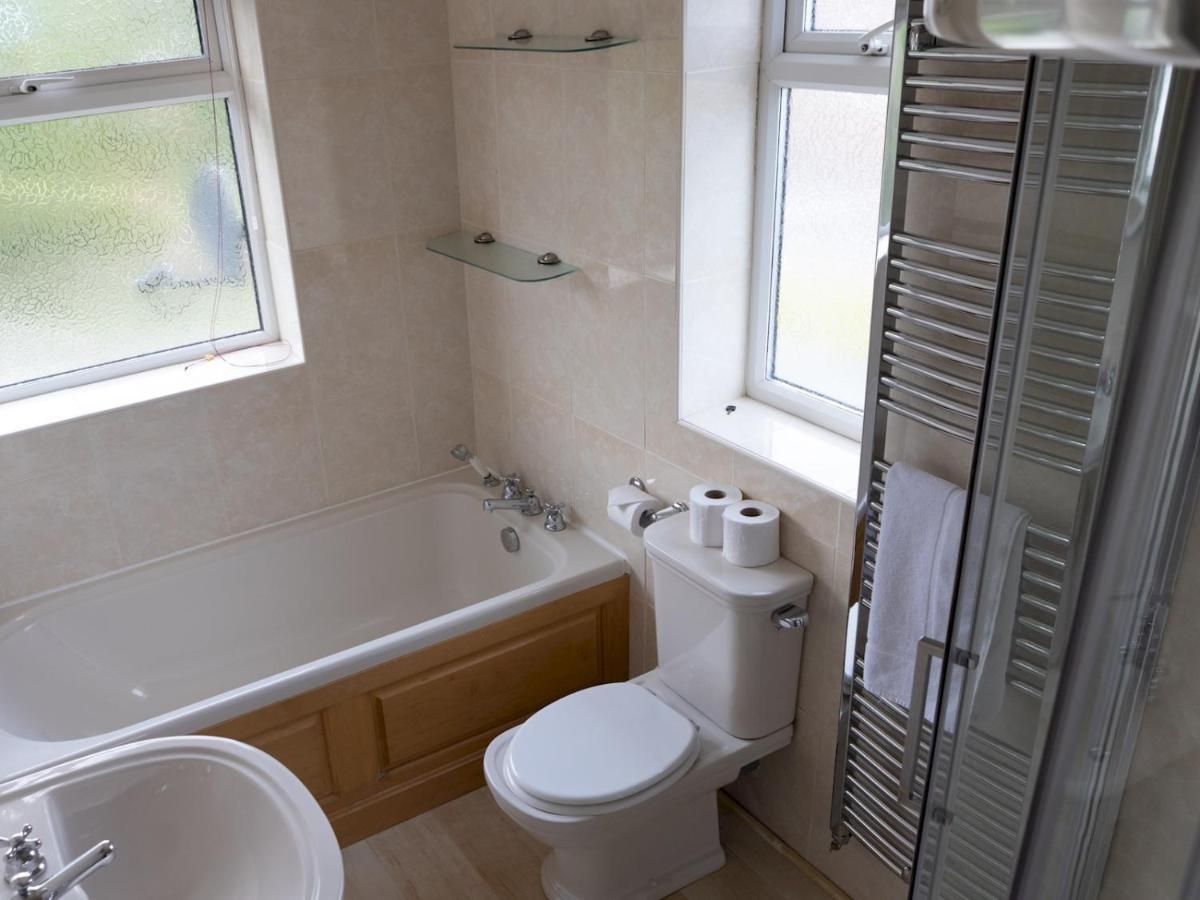 Pass The Keys Amazing 4 Bedroom Property- Hot Tub & Sea Views Scarborough Exterior photo