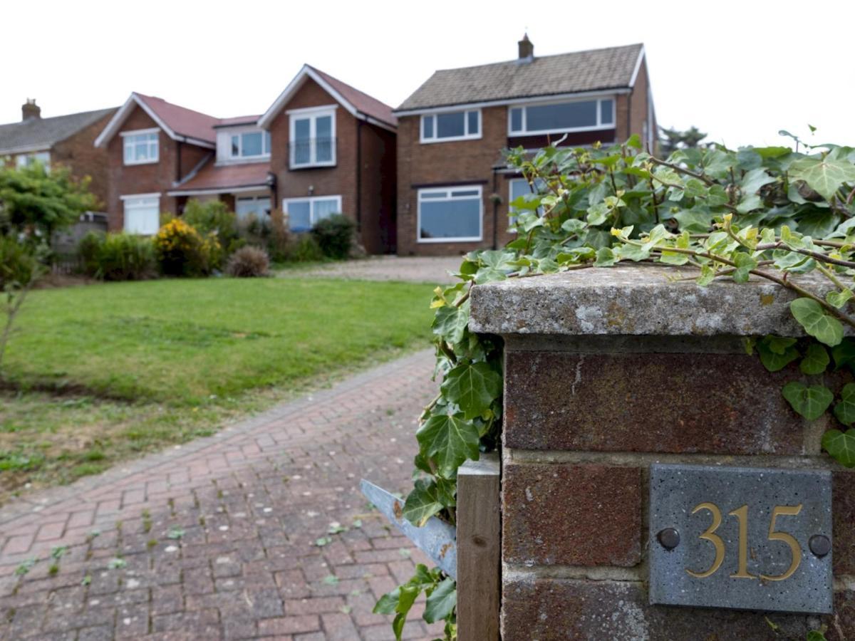 Pass The Keys Amazing 4 Bedroom Property- Hot Tub & Sea Views Scarborough Exterior photo